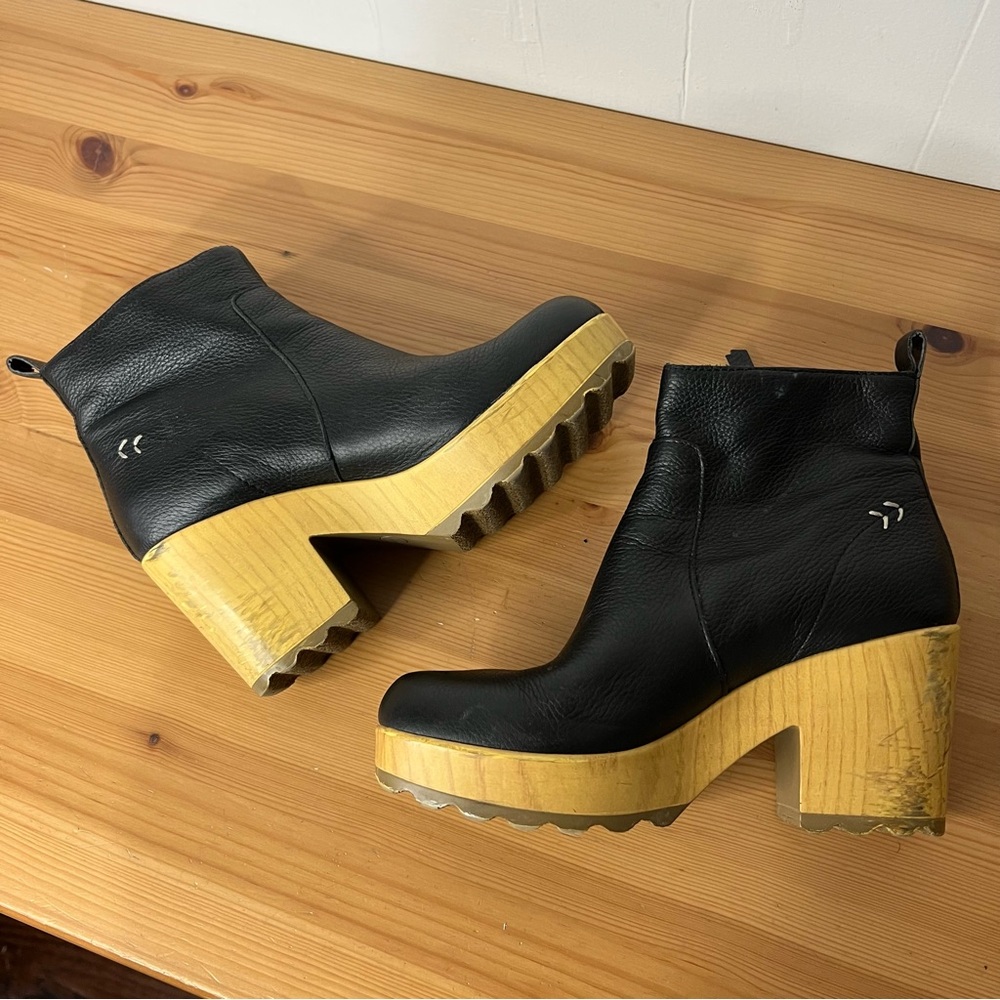 Dr. Scholl's Black Ankle Boots with Tan Sole - Picture 9 of 10